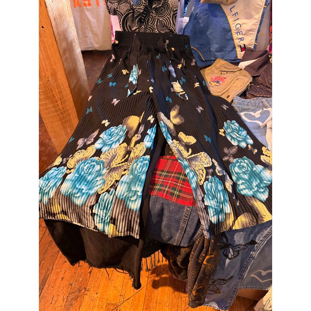 Black Wide-Leg Floral Print Pants
